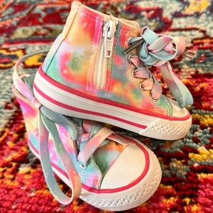 Tommy Bahama Toddler size 5 high top sneakers 🌈🤍